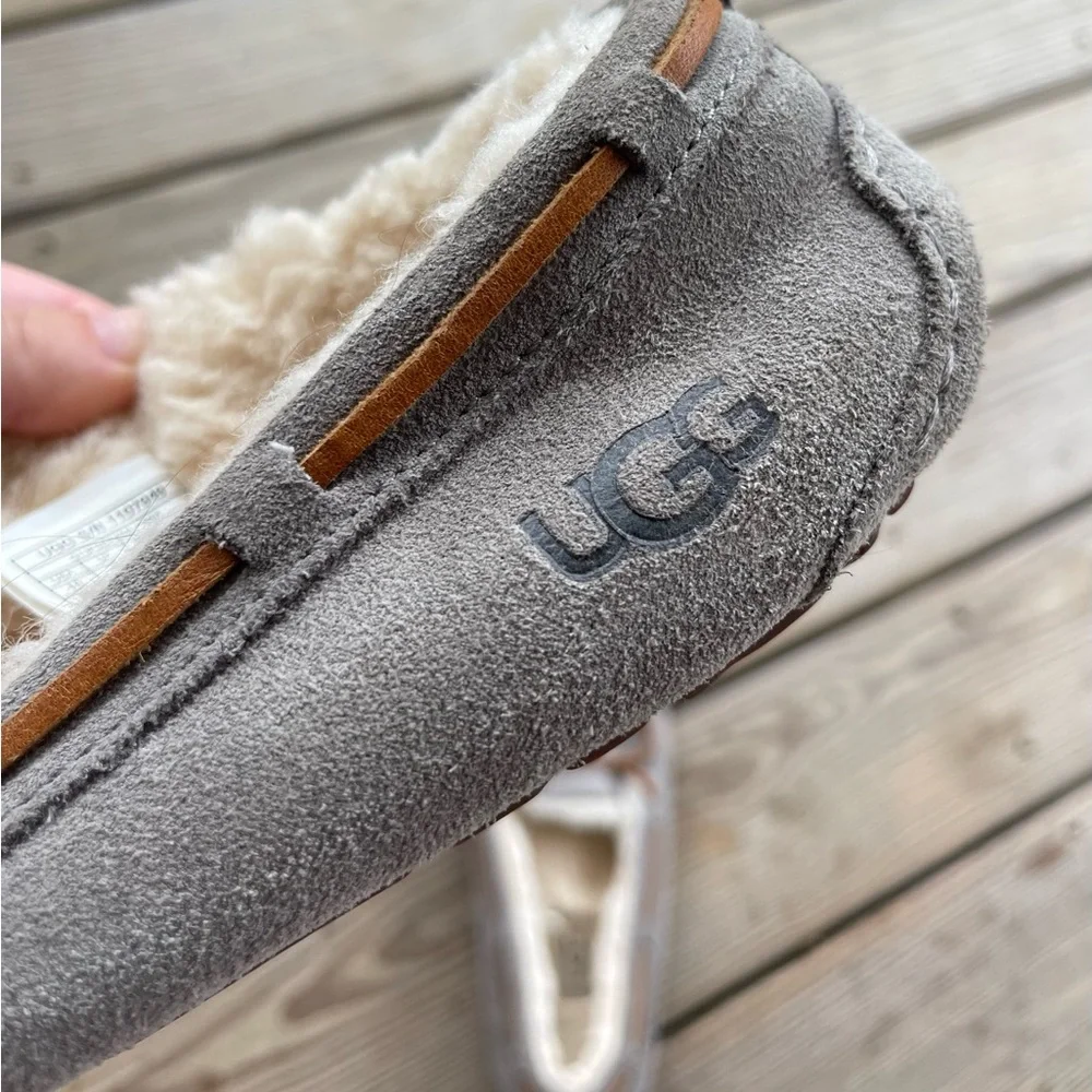 UGG Dakota Slipper. Size US 10. - Picture 12 of 16